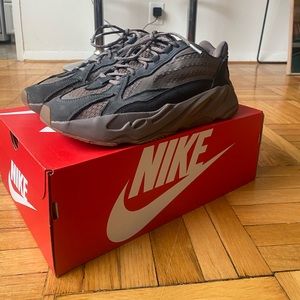 adidas Yeezy Boost 700 V2 - Mauve